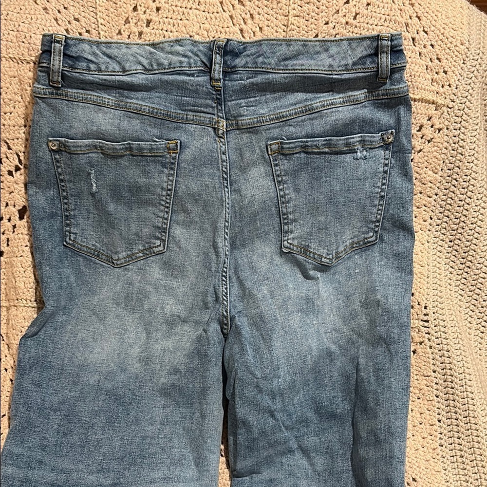 INC International Concepts Light Blue Cropped Jeans - Picture 5 of 6
